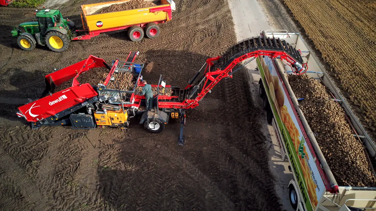 Dewulf launches efficient transfer combi – the Field Loader 240