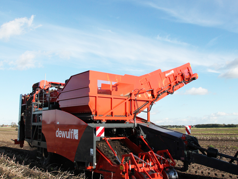 Trailed 2-row sieving harvester