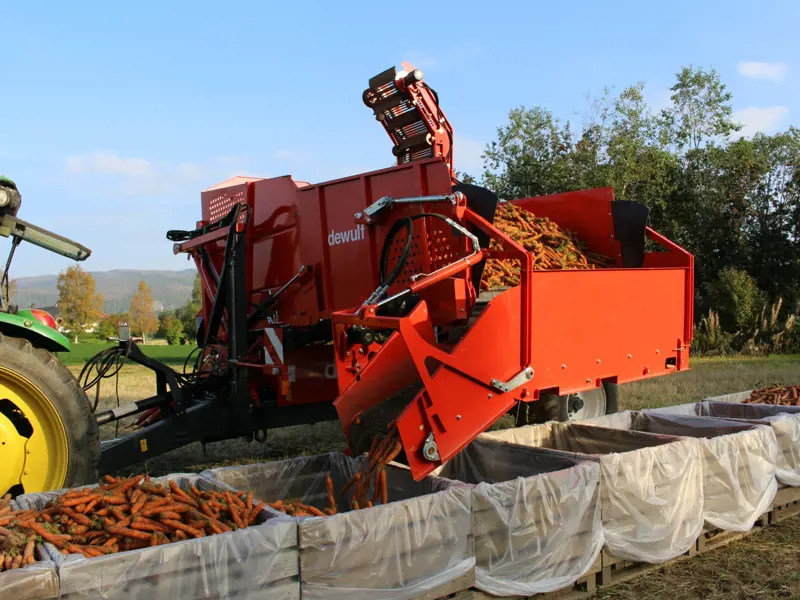 Grove Box Powder Loading Trailed 1-row top lifting harvester with bunker