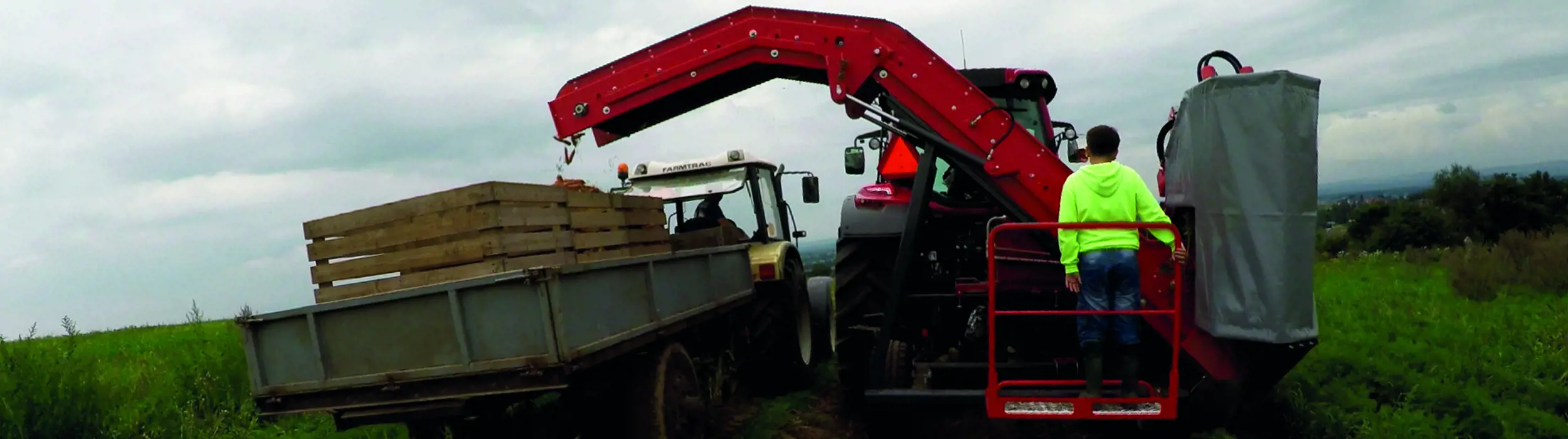 Mounted 1-row top lifting harvester with discharge elevator