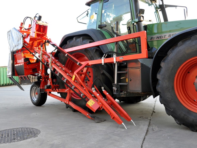 Mounted 1-row top lifting harvester with bunker
