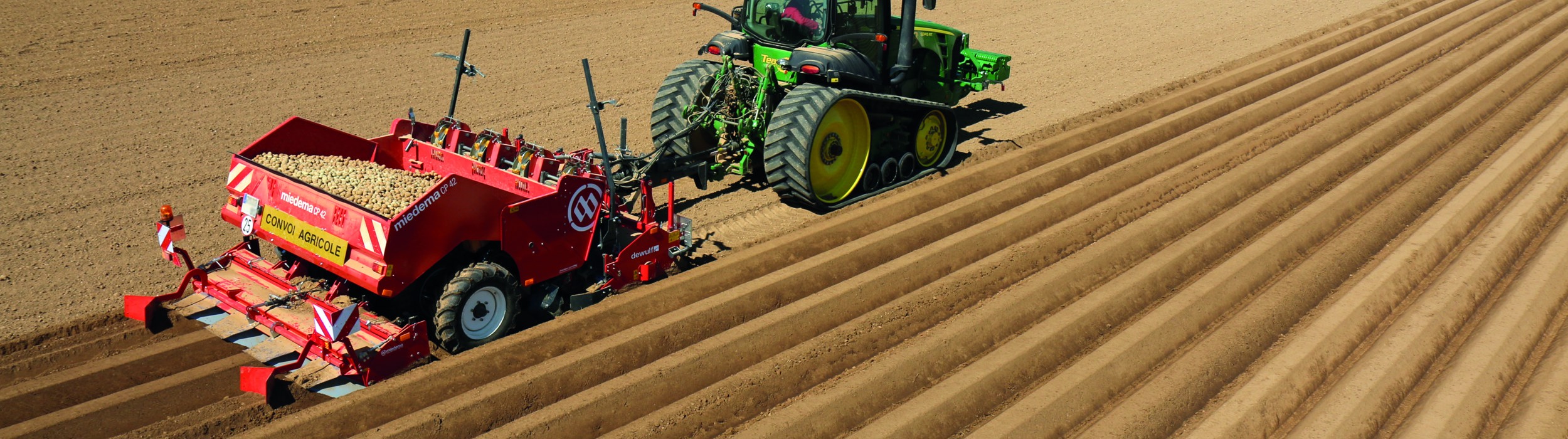 Mounted or trailed 4-row cup planter