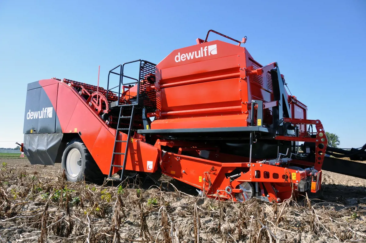 Dewulf introduces Torro, its new offset harvester with bunker