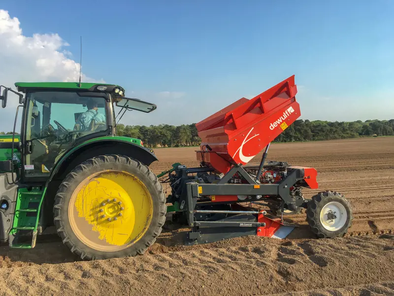 Dewulf is bringing a worldwide premiere to SIMA ’19 with the unveiling of the very first mounted 3-row belt planter
