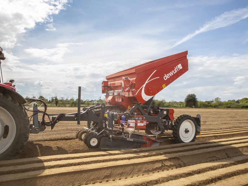 Mounted or trailed 3-row belt planter