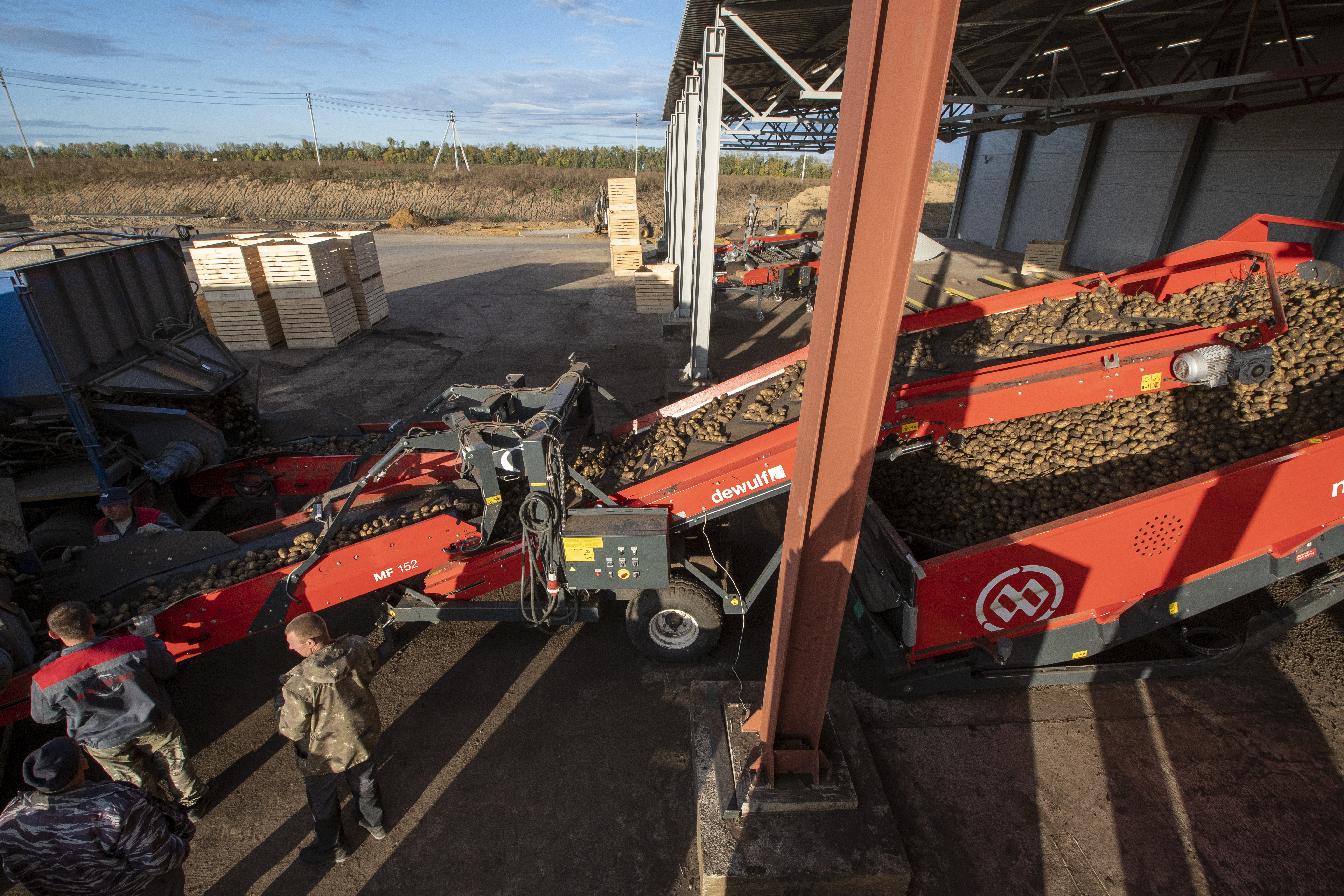 Napełniarka kosza przyjęciowego do naczep taśmowych