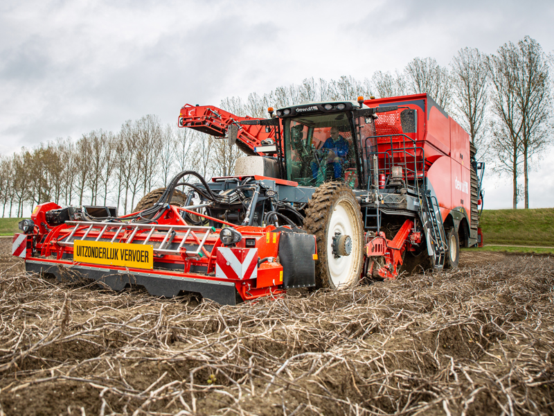Dewulf launches the Enduro, their new 4-row self-propelled harvester
