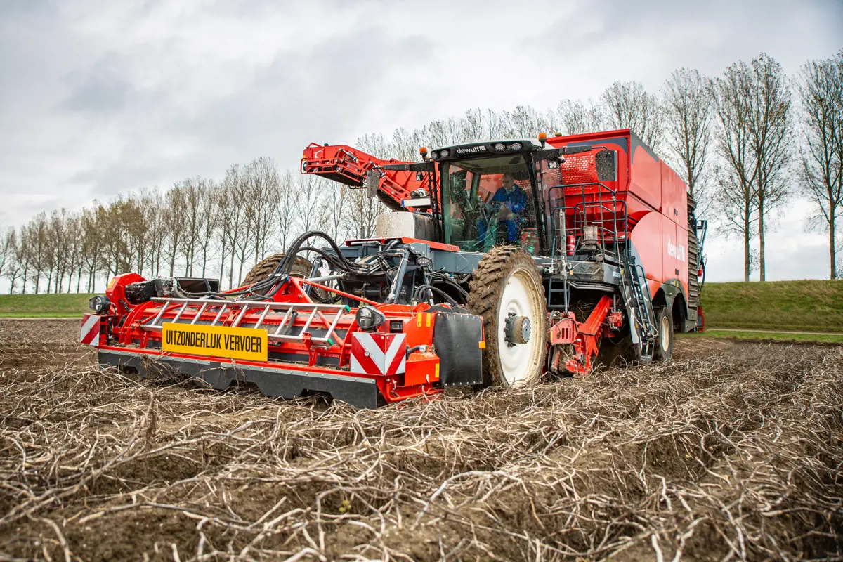Dewulf launches the Enduro, their new 4-row self-propelled harvester